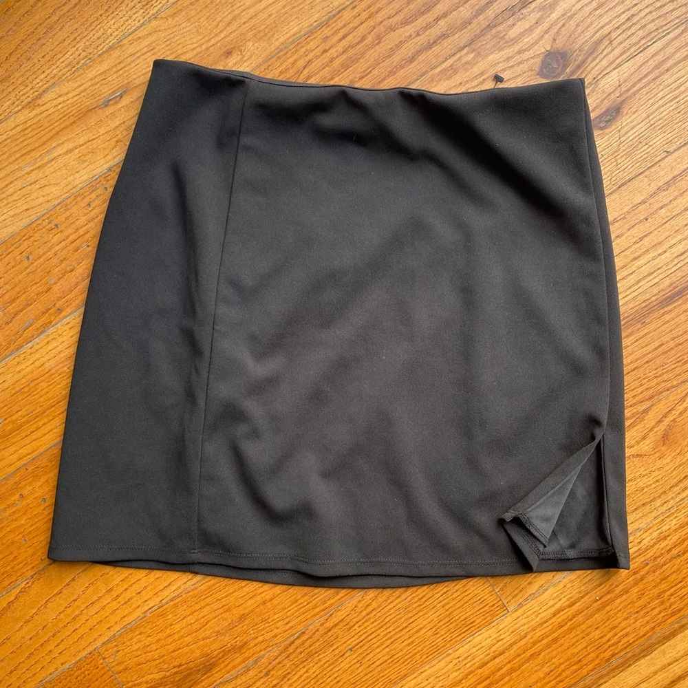 NWT Lulus black pencil skirt